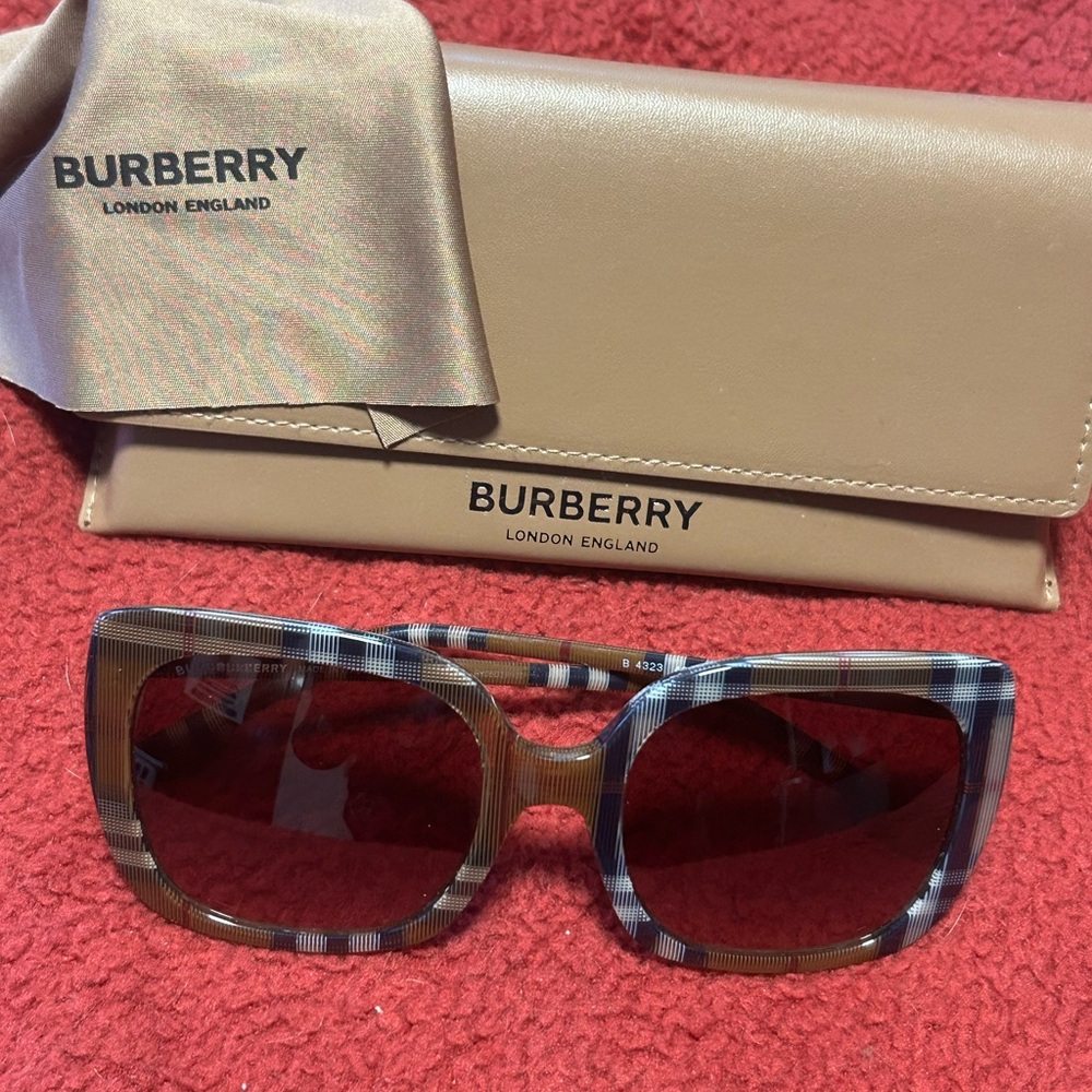 BURBERRY Nova Check Cateye Sunglasses RARE